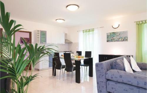 Five-bedroom Holiday Home In Nedescina