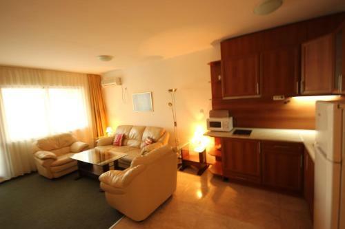 Menada Ravda Apartments