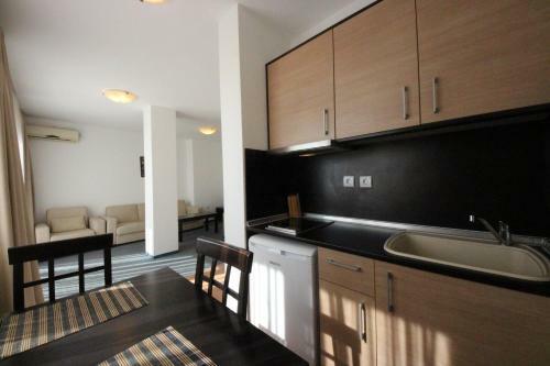 Menada Ravda Apartments