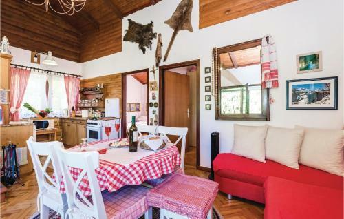 Two-bedroom Holiday Home In Trosmarija