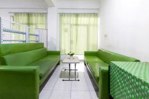 Hostal Oyo 1242 Penginapan Rb Syariah