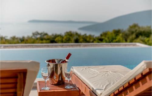 Two-bedroom Holiday Home In Herceg Novi