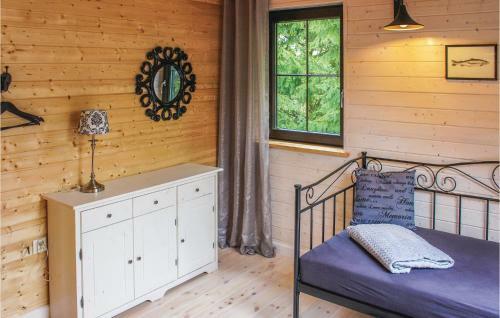 Three-bedroom Holiday Home In Kolczewo