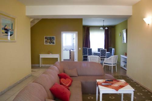 Posada Country Club La Mesteceni
