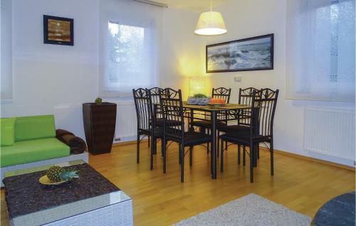 Three-bedroom Holiday Home In Preserje
