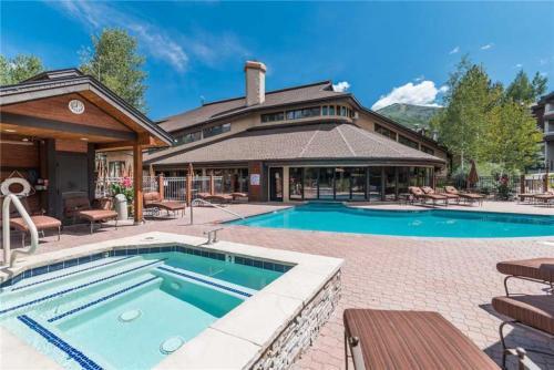 2208 Timberline Lodge, Trappeur's Crossing
