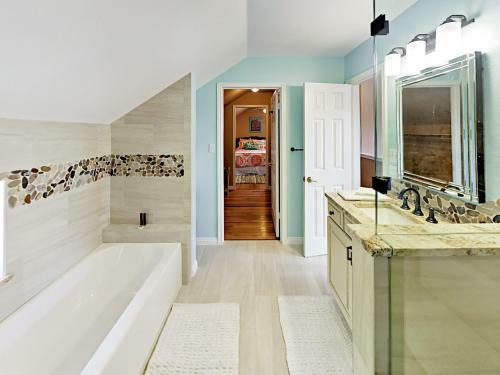 20001 Hamilton Pool Road Home