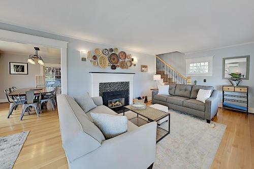 2805 23rd Ave W Home