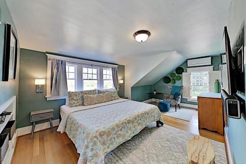 2805 23rd Ave W Home
