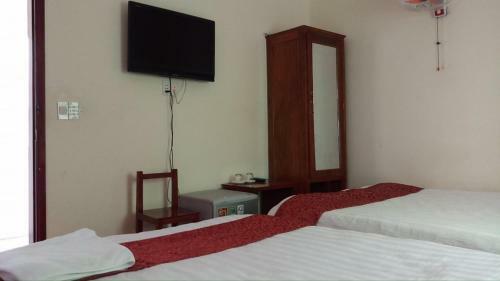 Sunshine Hotel
