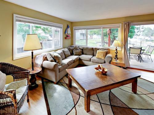 474 Capri Dr Home