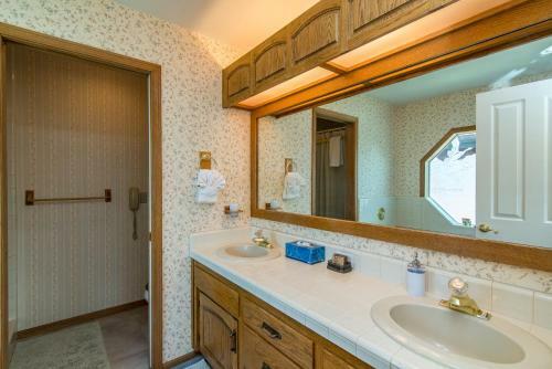 Waterfront House- South Lake Tahoe