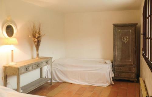 Four-bedroom Holiday Home In Montauroux