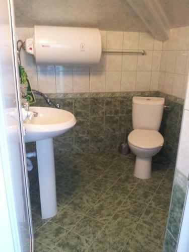 Hostal Guest House Emi
