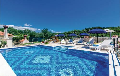 Three-bedroom Holiday Home In Radovcici