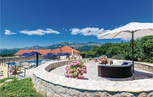 Three-bedroom Holiday Home In Radovcici