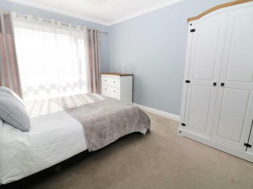 Helidon, Holyhead