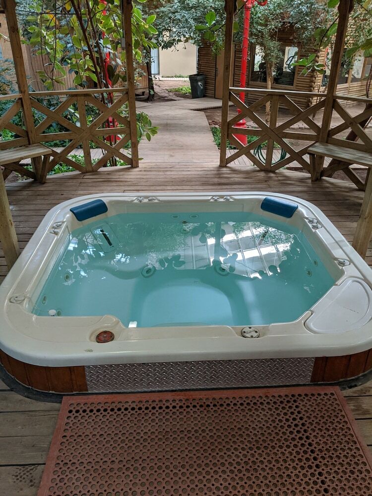 Hotel Atrium Inn