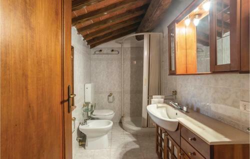 Two-bedroom Apartment In C. Del Lago (Pg)
