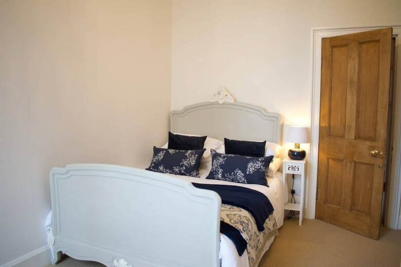 Traditional Luxury Apartment Sleeps 10 Guests