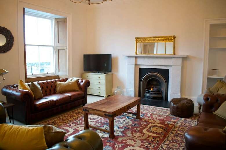 Traditional Luxury Apartment Sleeps 10 Guests