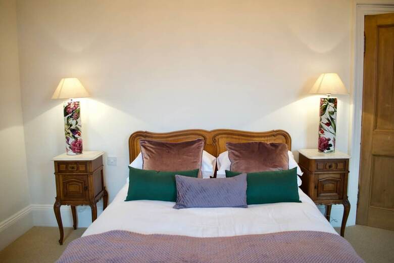 Traditional Luxury Apartment Sleeps 10 Guests