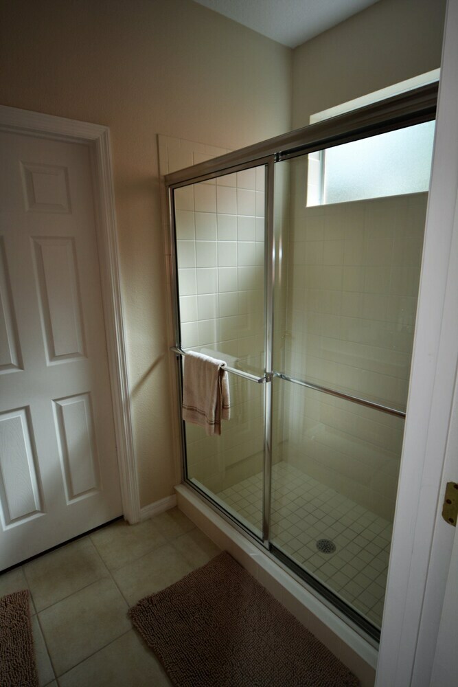 950-luxury Gated Resort Pool Games Rm-water View