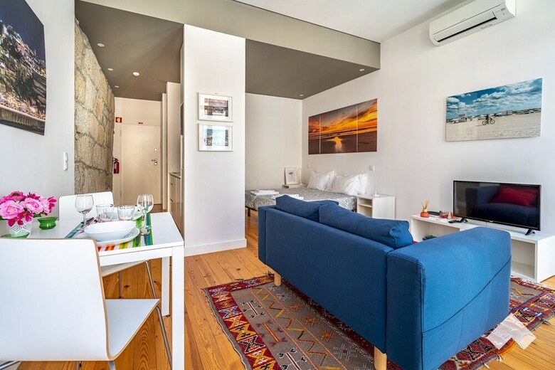 Bianc2 � Bright Apartment Downtown Porto