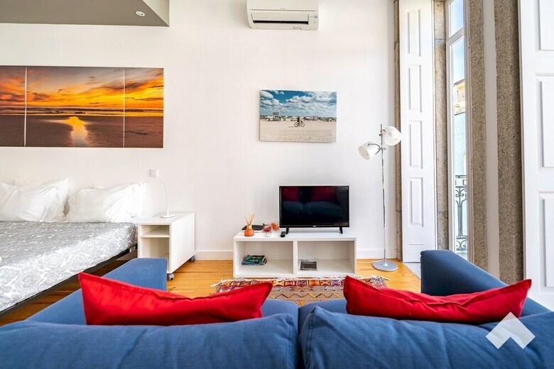Bianc2 � Bright Apartment Downtown Porto