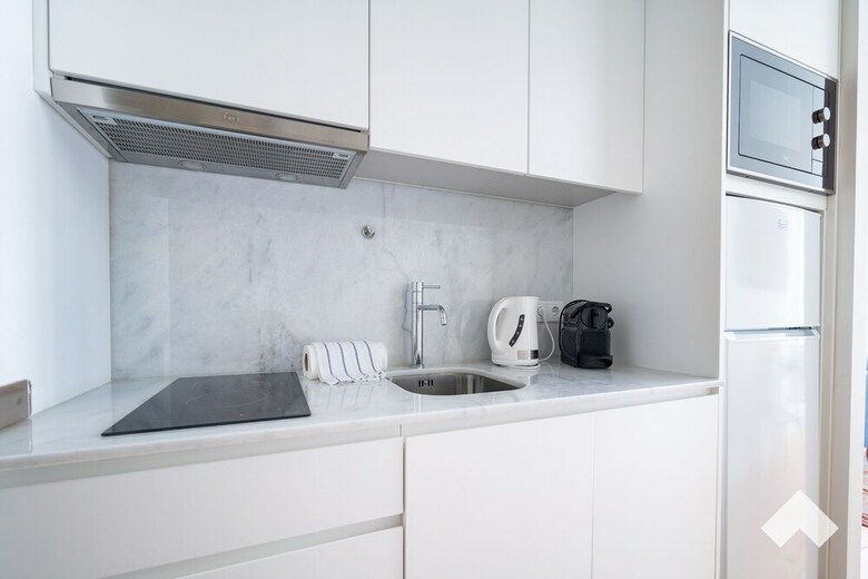 Bianc2 � Bright Apartment Downtown Porto