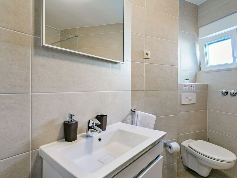 Simplistic Apartment In Drvenik Near Beach Lu?ica