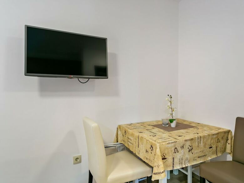 Simplistic Apartment In Drvenik Near Beach Lu?ica