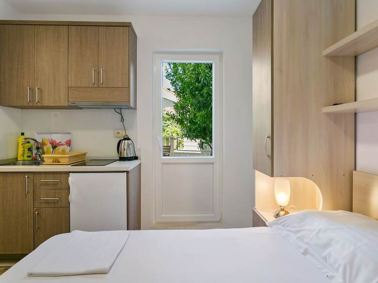 Simplistic Apartment In Drvenik Near Beach Lu?ica