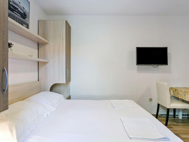 Simplistic Apartment In Drvenik Near Beach Lu?ica