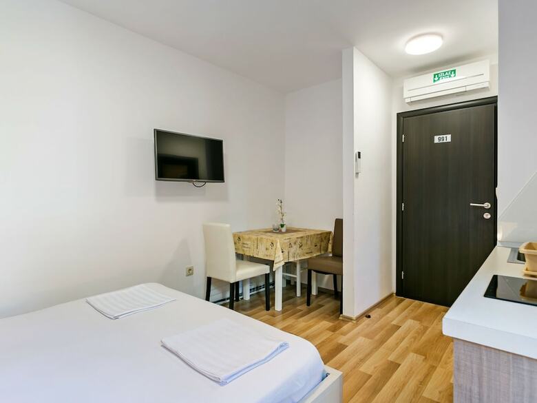 Simplistic Apartment In Drvenik Near Beach Lu?ica