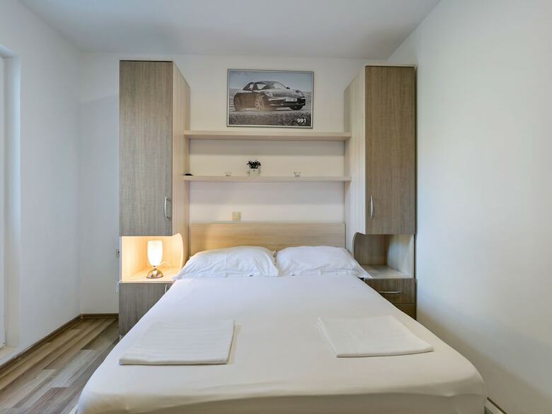 Simplistic Apartment In Drvenik Near Beach Lu?ica