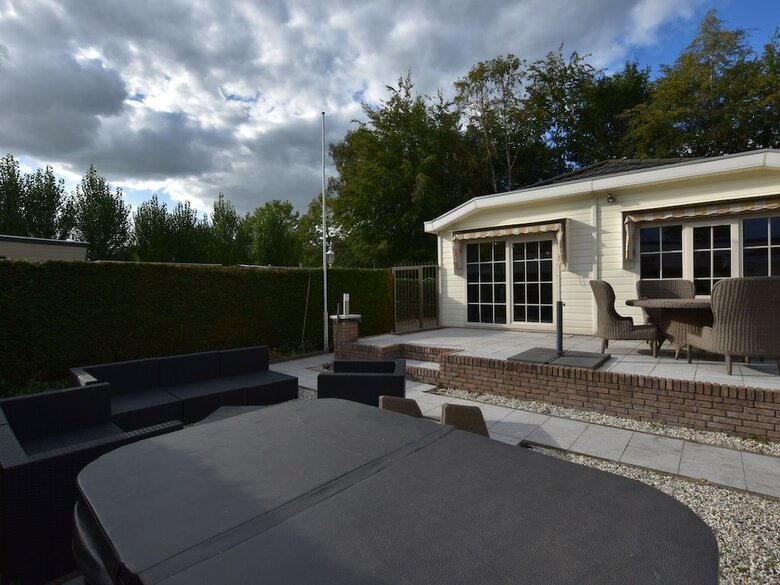 Modern Holiday Home In Kaatsheuvel With Jacuzzi