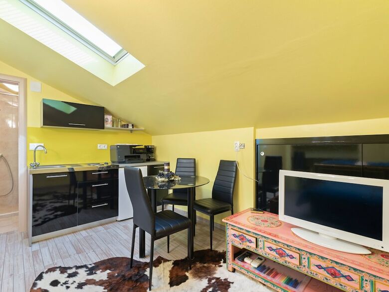 Comfortable Holiday Home In Pirovac With Garden