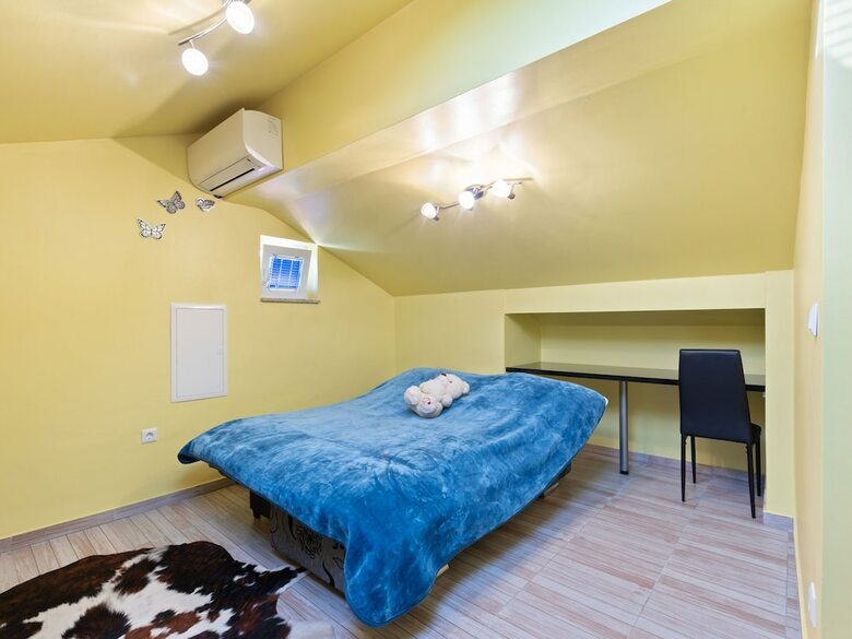 Comfortable Holiday Home In Pirovac With Garden