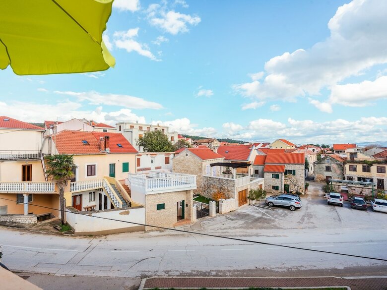 Pleasant Apartment In Posedarje Near Sea
