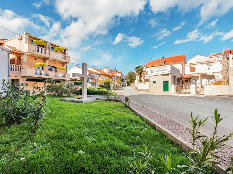 Pleasant Apartment In Posedarje Near Sea