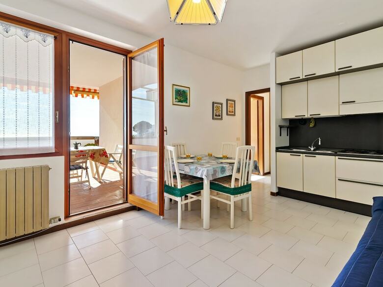 Snug Apartment In Ospedaletti With Swimming Pool