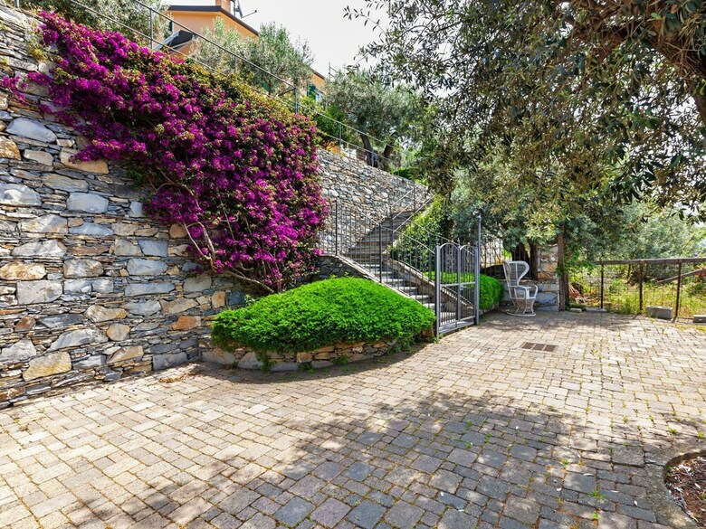 Lovely Villa In Genova With Garden