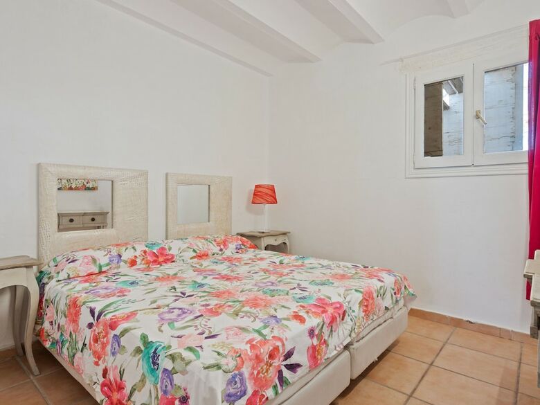 Arty Bungalow In Oliva With Swimming Pool