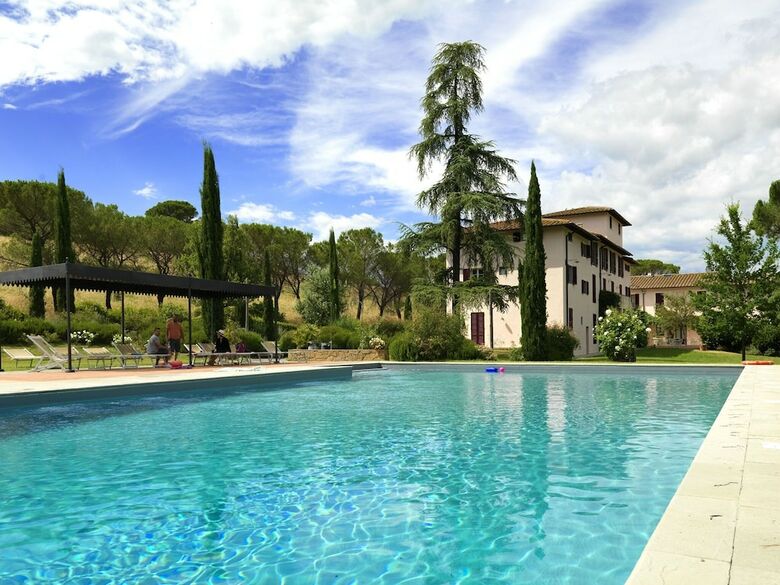 Delightful Apartment In Certaldo With Swimming Pool