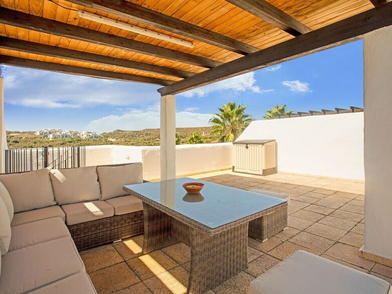 Spacious Apartment In San Roque With Swimming Pool