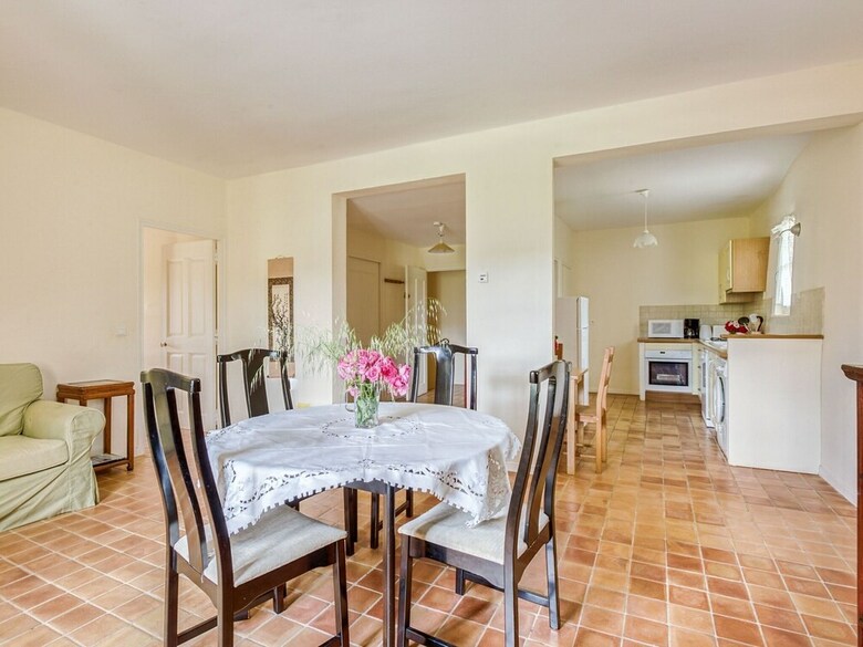 Villa Secluded Holiday Home In Rustrel With Swimming Pool