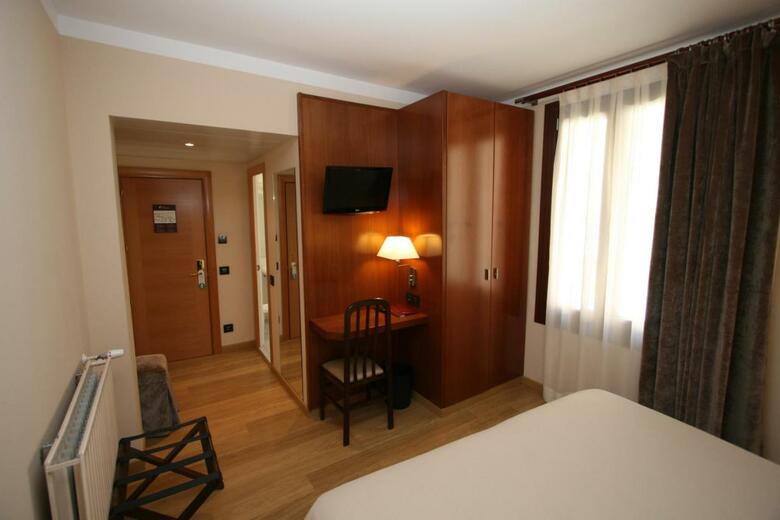 Hotel Pyr�n�es