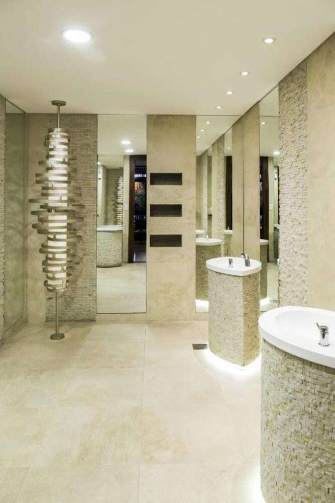 Camino Real Hotel