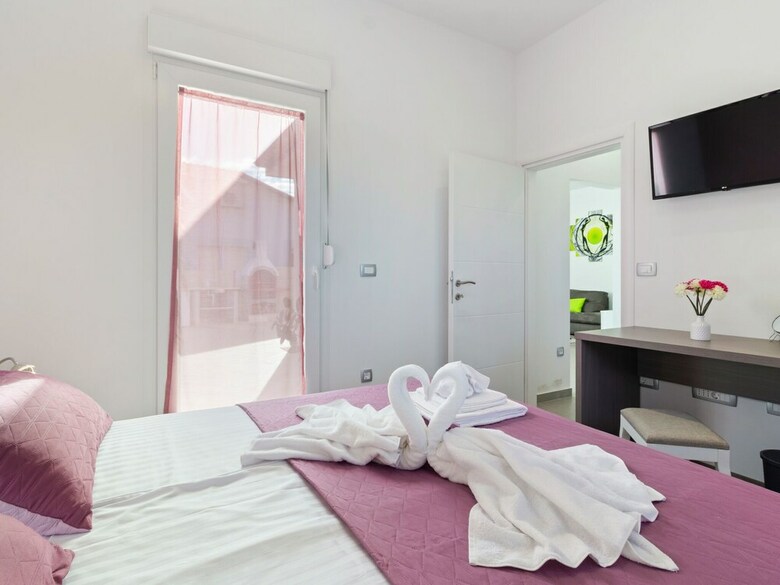 Villa Serene Holiday Home In Novigrad With Private Pool